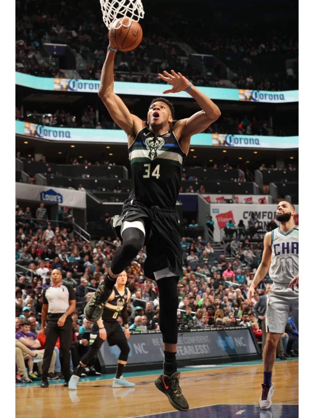 九游-JackeyLove在雄鹿比赛中问鼎冠军，惊险取胜引发热议！